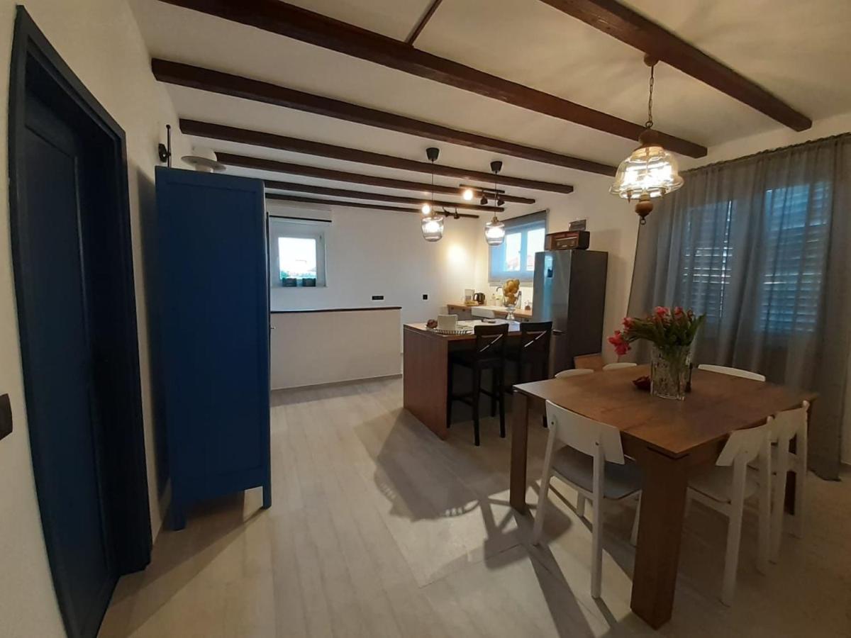 Apartments Dile Sukošan エクステリア 写真